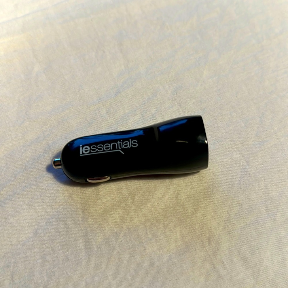 Iessentials Vehicle Charging plug